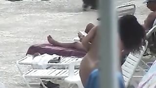 Ripresa di nascosto una mamma italiana