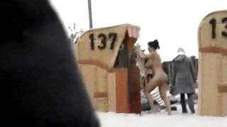 Video spy cam da una spiaggia per nudisti