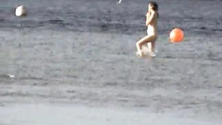 Video spy cam da una spiaggia per nudisti