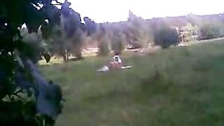 Anteprima del video: Moglie porca si distende nuda nel prato