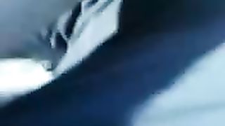 Fidanzata fa il bagno nuda nel fiume