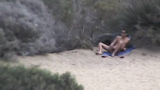 Voyeur su spiaggia nudista alle Canarie