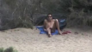 Voyeur su spiaggia nudista alle Canarie