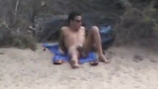Voyeur su spiaggia nudista alle Canarie