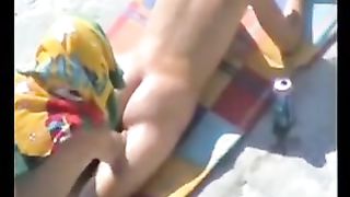 Il mio amico scopa con la sua ragazza al mare