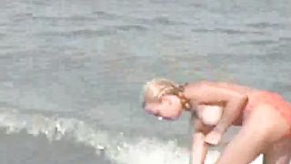 Ragazze francesi con le tette al vento