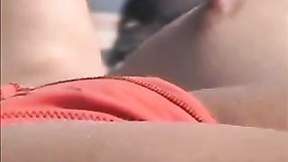 Teen sexy nude in spiaggia