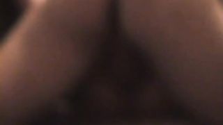 Ragazzina bruna piglia due cazzi