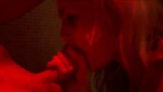 Fidanzata sporcacciona fa sega e pompino