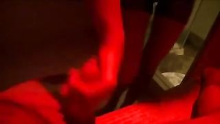 Fidanzata sporcacciona fa sega e pompino