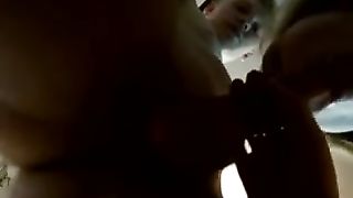 Lei fa un pompino al suo fidanzato