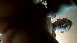 Lei fa un pompino al suo fidanzato