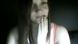 Anteprima del video: Calda puttanella bruna mostra il reggiseno in cam