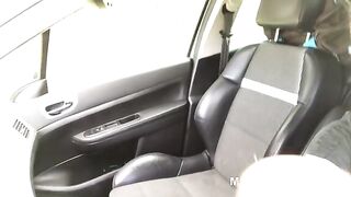 Bella puttana milf dai lunghi capelli corvini