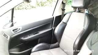 Bella puttana milf dai lunghi capelli corvini