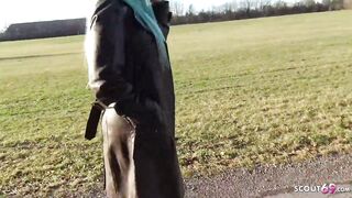 Giovane puttana dai capelli verdi