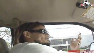 Il cazzuto puttaniere cattura la bella e giovane biondina