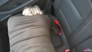 Il puttaniere cattura una giovane puttanella