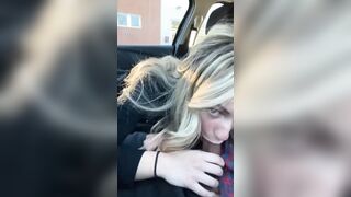 Biondina infoiata tradisce il fidanzato con l'amante