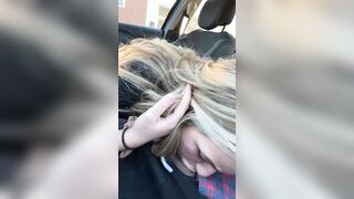 Biondina infoiata tradisce il fidanzato con l'amante