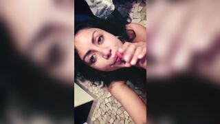 La brunetta troia manda ai fan un video