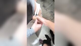 Coppia italiana in vacanza in USA trombata in un garage