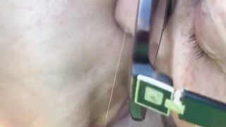 Turiste pompinare spompinano un guardone