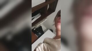 La mia compagna di scuola se lo mette in fica