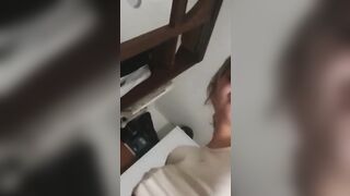 La mia compagna di scuola se lo mette in fica