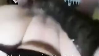 Fottile il culo e falla squirtare sta vacca