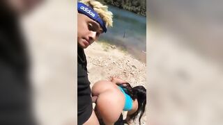 Scopata a pecorina sul fiume