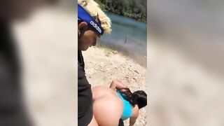 Scopata a pecorina sul fiume