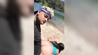 Scopata a pecorina sul fiume