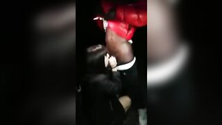 Puttanella italiana succhia il cazzo al negro