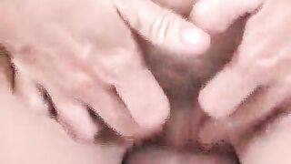 Bella puttanella bionda riceve il cazzuto cliente