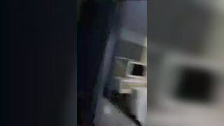 Sex worker bionda si fa scopare da due tori