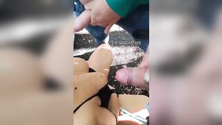 Milf troia si diverte con due cazzi on plain air