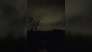 Travestito vende il culo di notte in strada