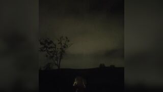 Travestito vende il culo di notte in strada