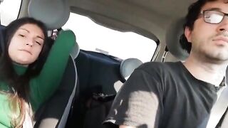 Anteprima del video: La mia lei fa la porca mentre io sono al volante