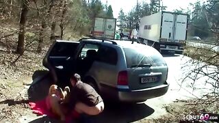 Bellissima ragazza scopata e sborrata in strada