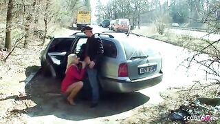 Bellissima ragazza scopata e sborrata in strada