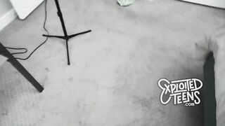 Piccola teen latina con la figa rasata