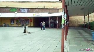 Sesso in pubblico in mezzo alla strada