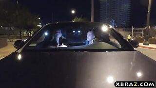 Bionda troia tettona inculata da un cliente