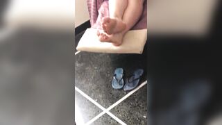 Piedi di Zia Eccitanti in Attesa  di Sborra