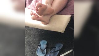 Piedi di Zia Eccitanti in Attesa  di Sborra