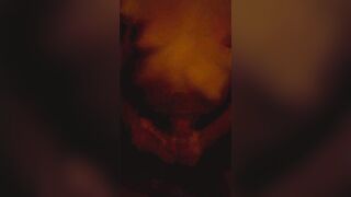 Sega a due mani e sborrata sulle tette