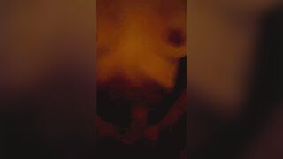 Sega a due mani e sborrata sulle tette