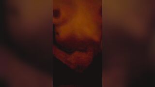 Sega a due mani e sborrata sulle tette